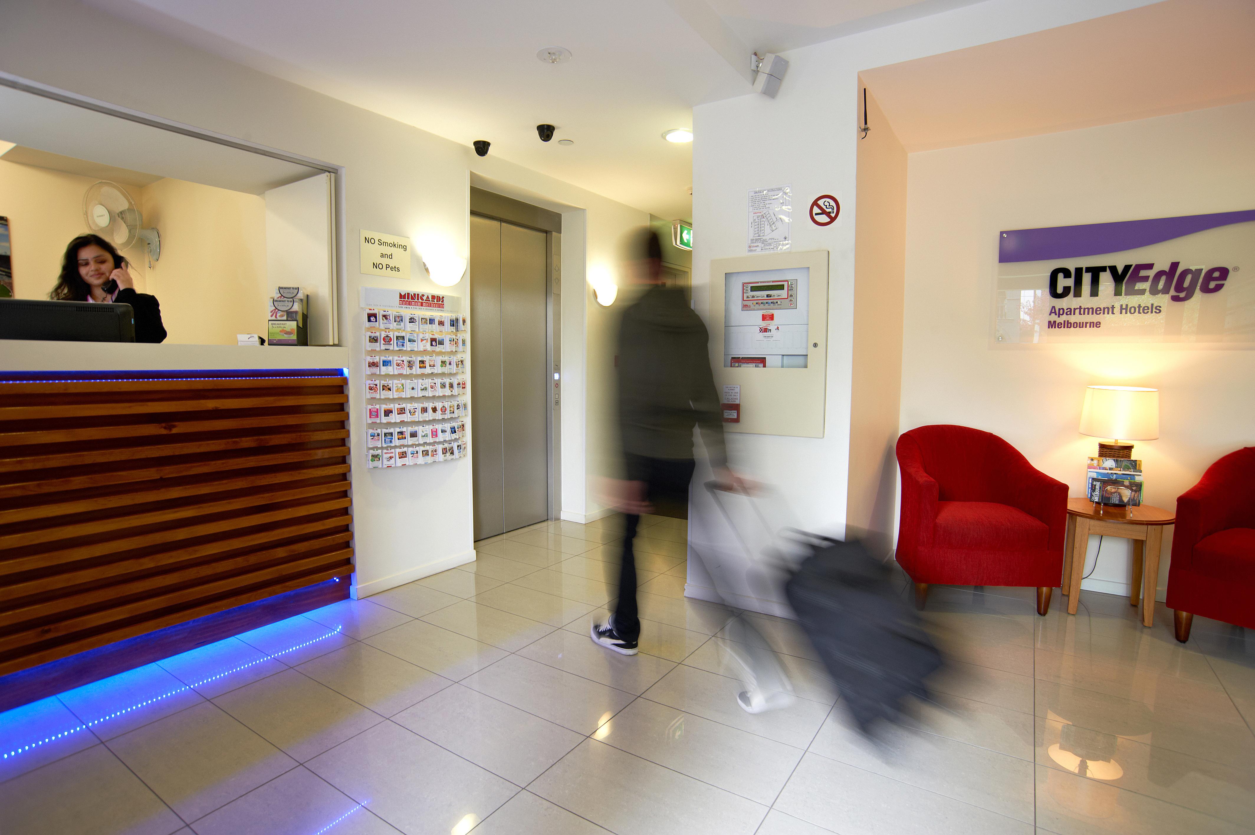 City Edge North Melbourne Apartment Hotel Экстерьер фото