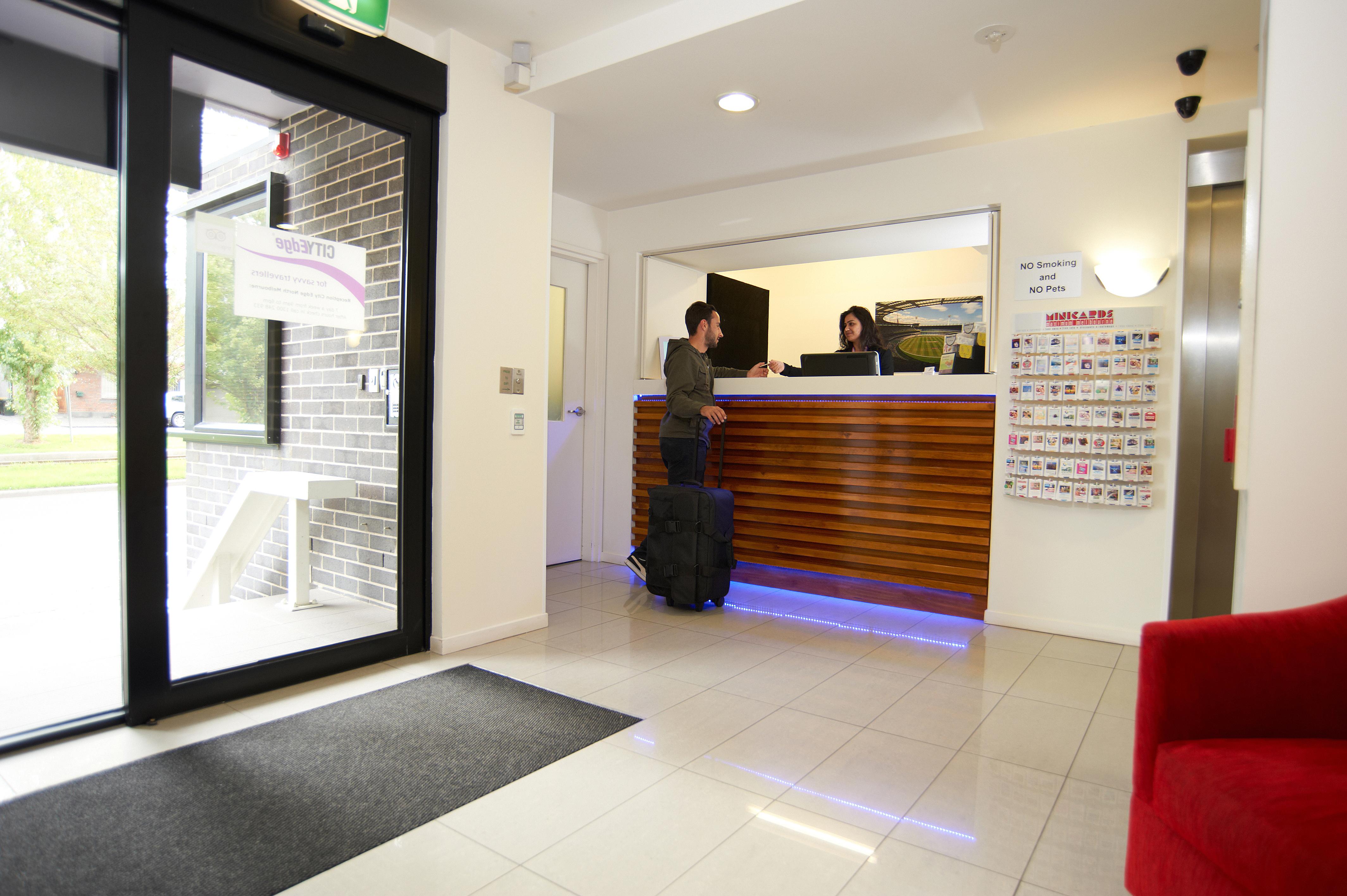 City Edge North Melbourne Apartment Hotel Экстерьер фото