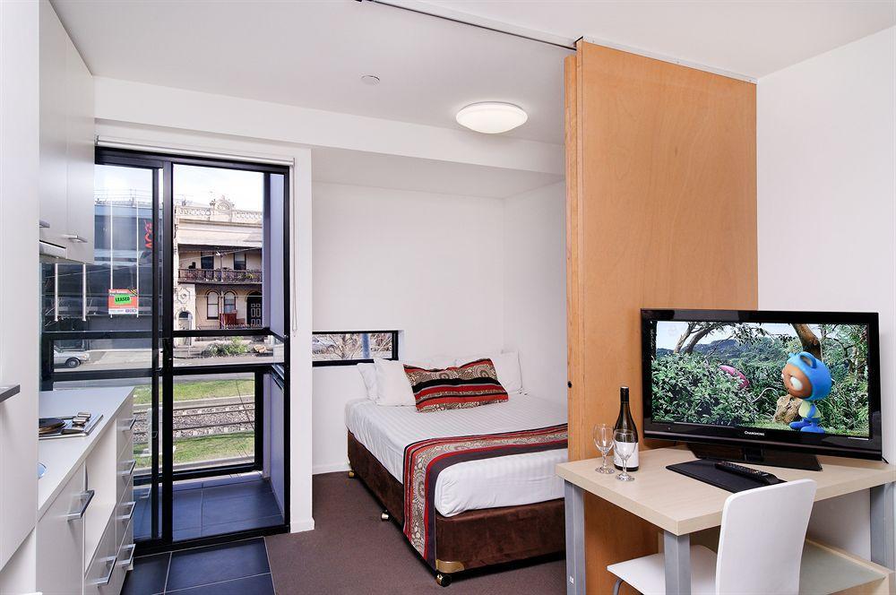 City Edge North Melbourne Apartment Hotel Экстерьер фото