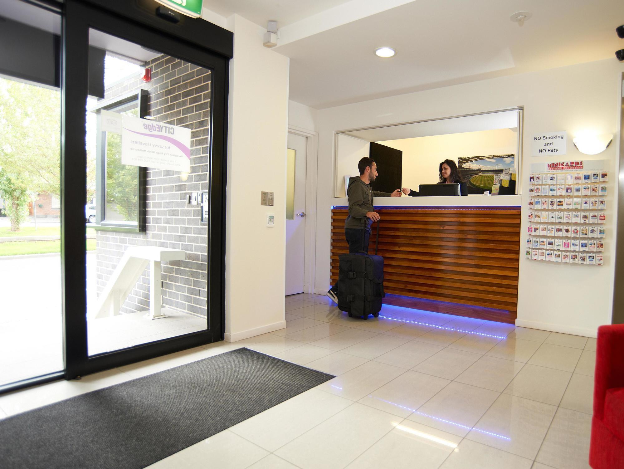 City Edge North Melbourne Apartment Hotel Экстерьер фото